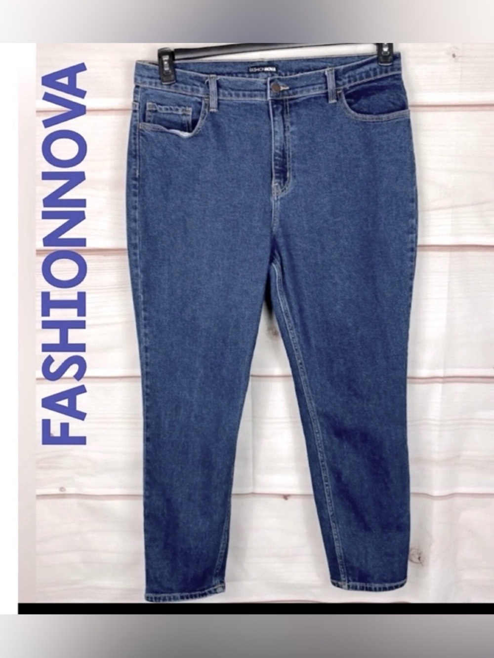 Fashion Nova Women’s Distressed Jeans. Plus SZ 1X (34) High Rise/Medium Wash EUC